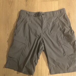 REI Co-op Men’s Gray Cargo Hiking Shorts Size 32 Outdoor Adventure Travel